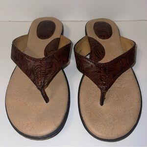 B.O.C. Women’s Sandal Shoe Size 8M Brown Textured Faux Leather Thong Flat